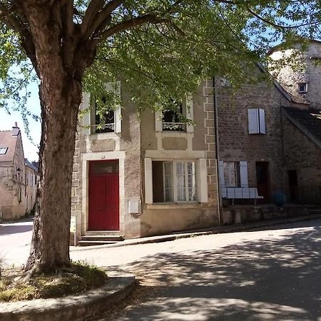 Gite Sous L' Orme Asquins Exterior photo