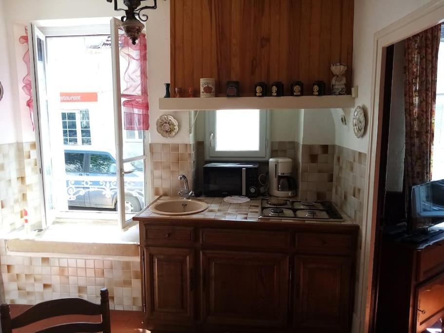 Gite Sous L' Orme Asquins Exterior photo