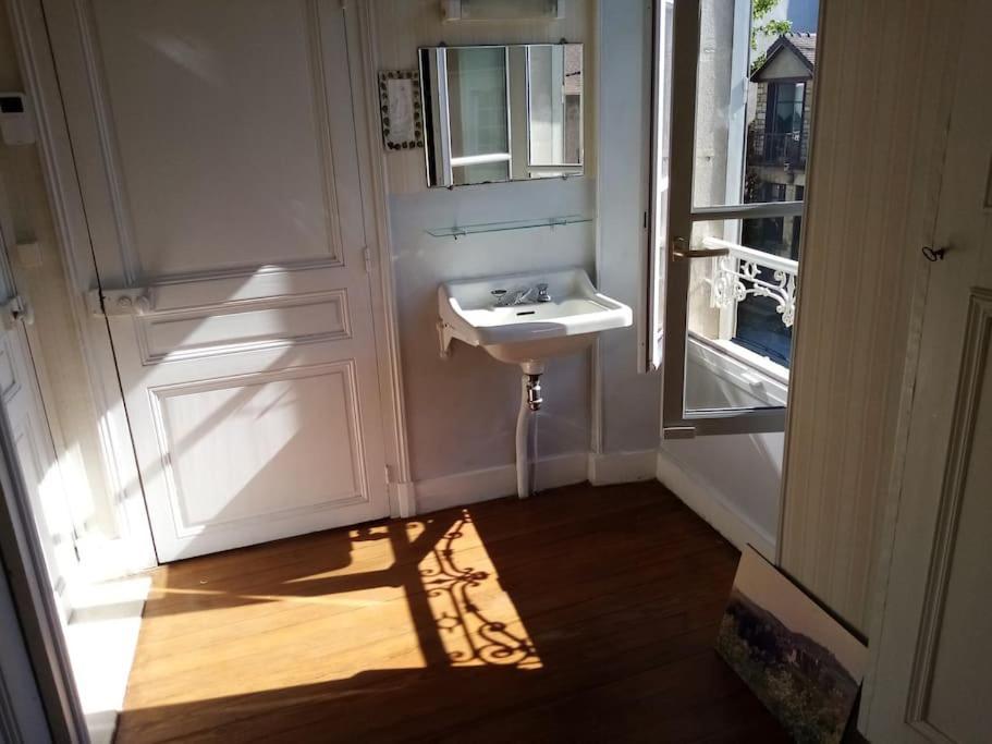 Gite Sous L' Orme Asquins Exterior photo