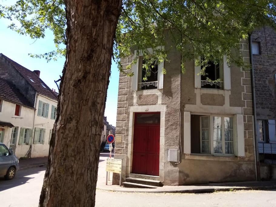 Gite Sous L' Orme Asquins Exterior photo