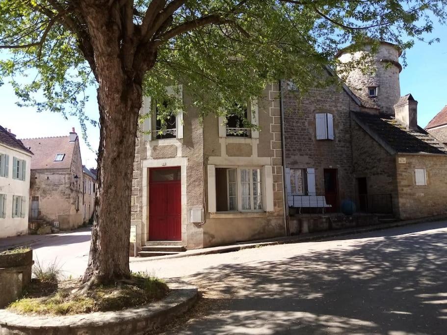 Gite Sous L' Orme Asquins Exterior photo